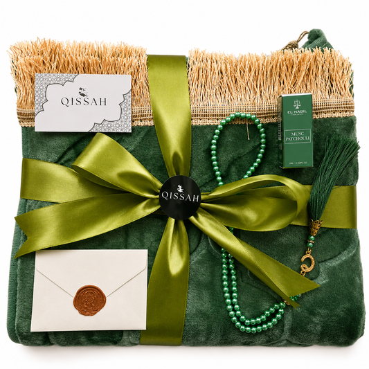 QISSAH Green Velvet Personalized Prayer Mat
