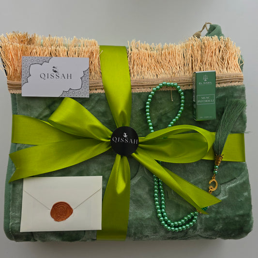QISSAH Green Velvet Personalized Prayer Mat